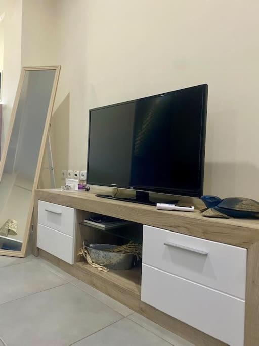 Cozy Apartment Near To The Airport Kouvaras Екстер'єр фото